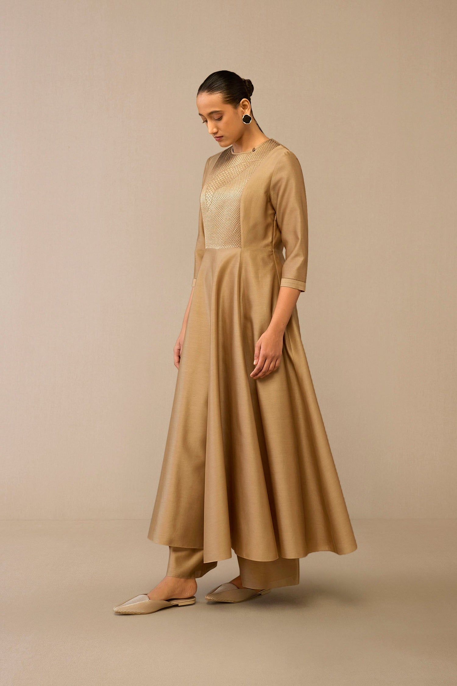 Chanderi Dilana Kurta Set – Beige