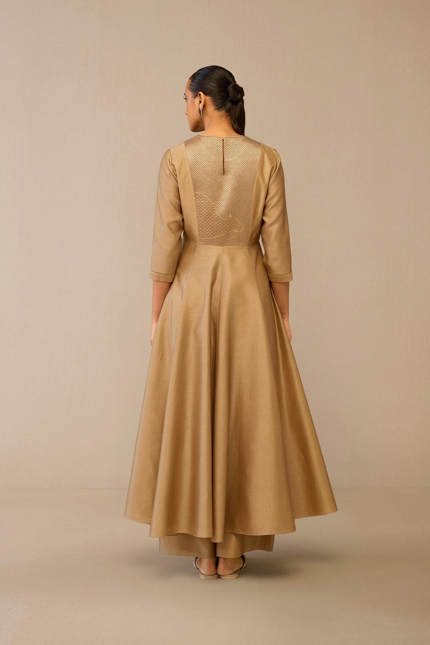 Chanderi Dilana Kurta Set – Beige
