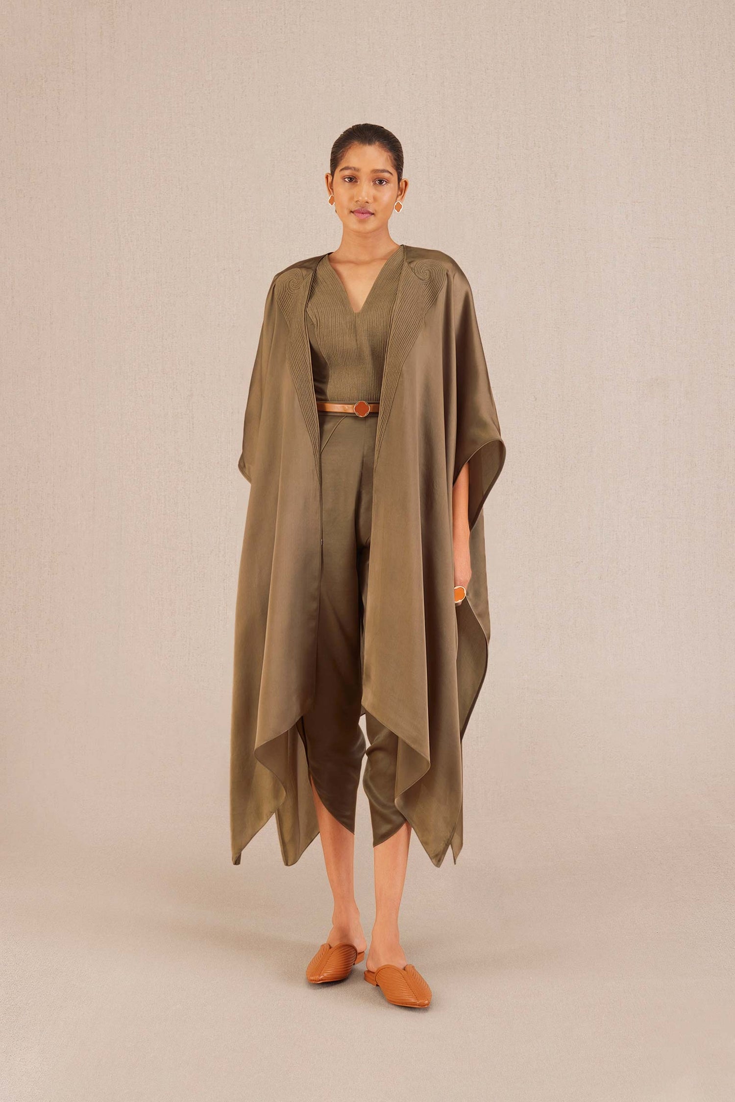 Nyra Cape Set - Taupe