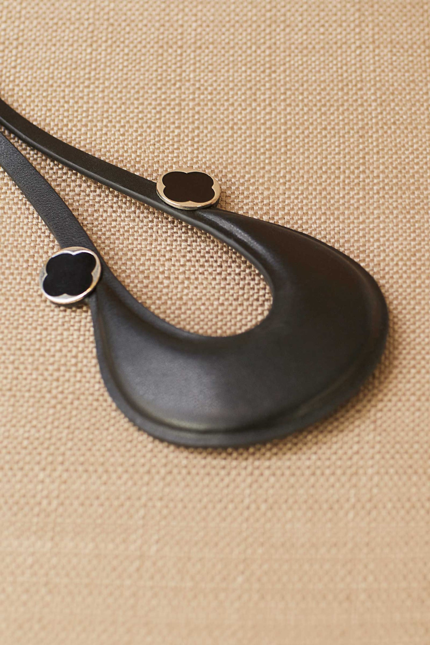 Aaiza Neck Piece - Black 
