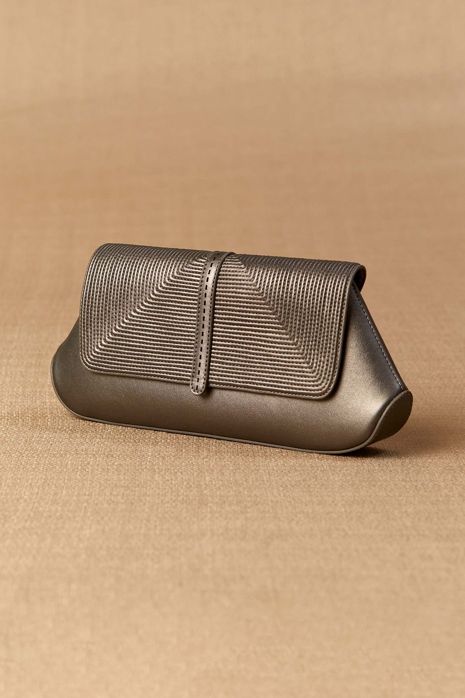 Izrah Clutch - Gunmetal