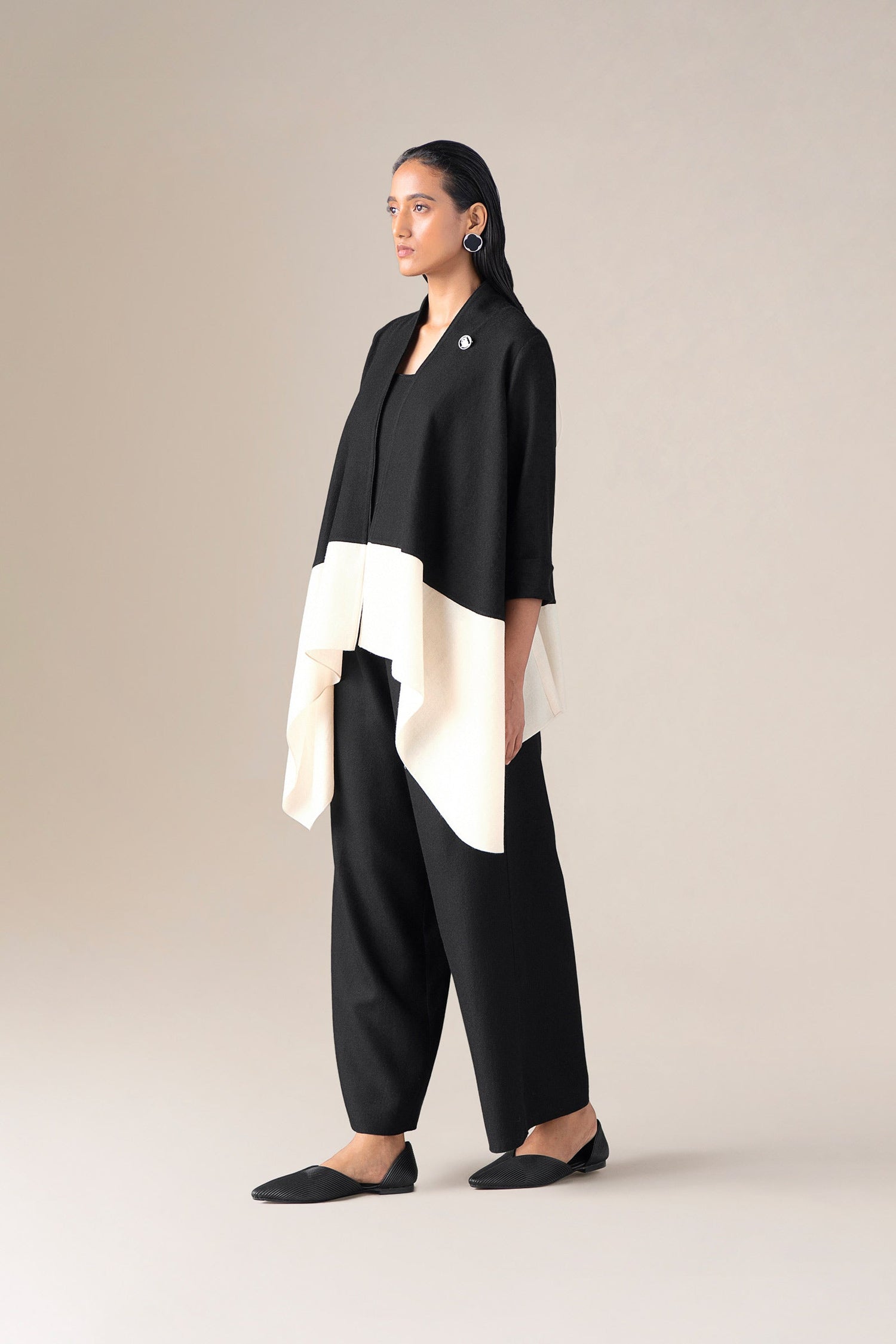  Wool Anh Throw – Black
