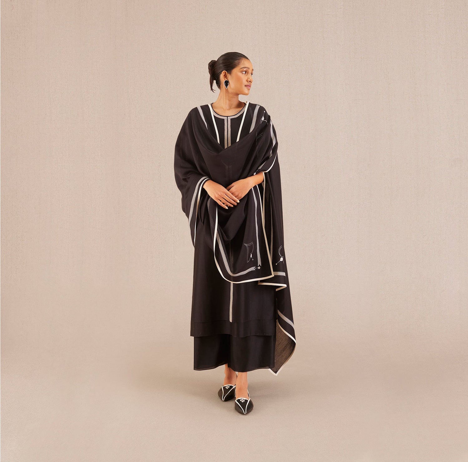  Chanderi Hoor Kurta Set – Black