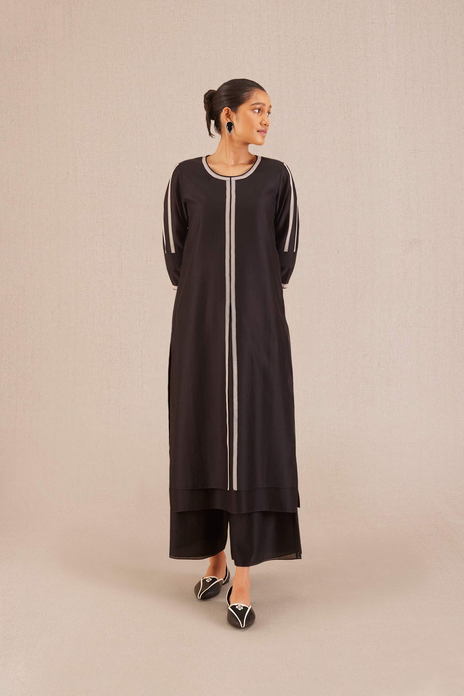 Chanderi Hoor Kurta Set – Black